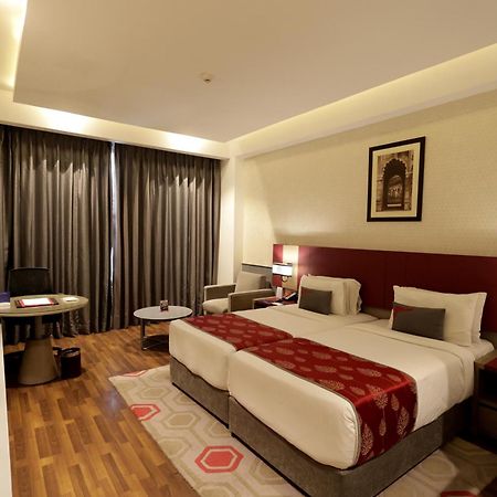 Hotel Ramada Plaza By Wyndham Lucknow Exterior foto